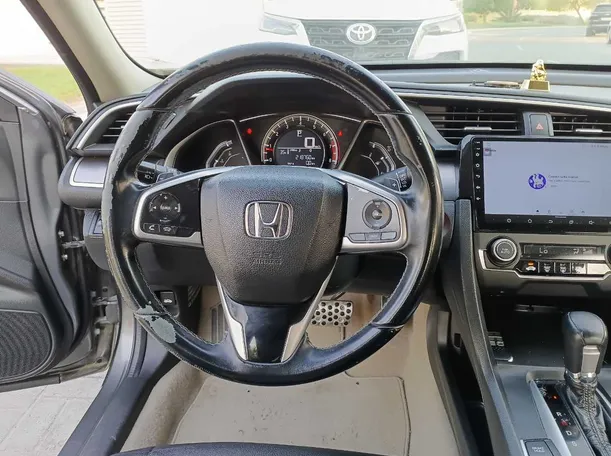 Car image 17