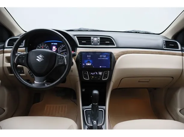 Car image 14