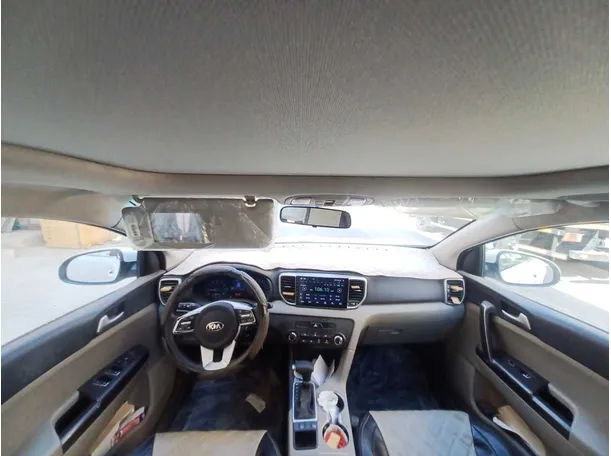 Car image 13