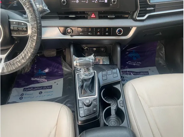 Car image 18