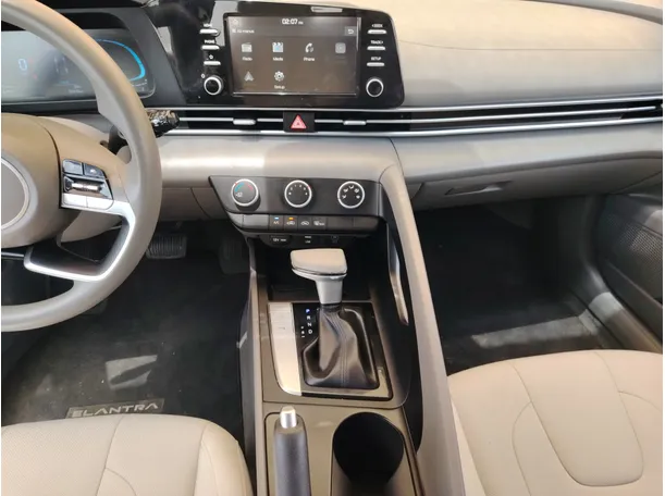 Car image 19