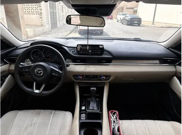 Car image 18