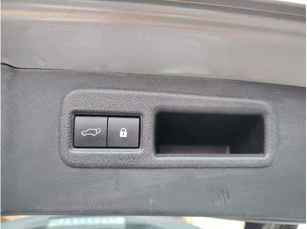 Car image 35