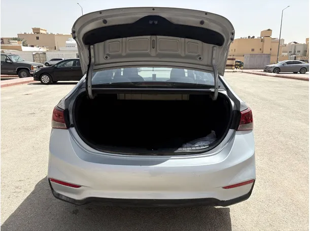 Car image 24