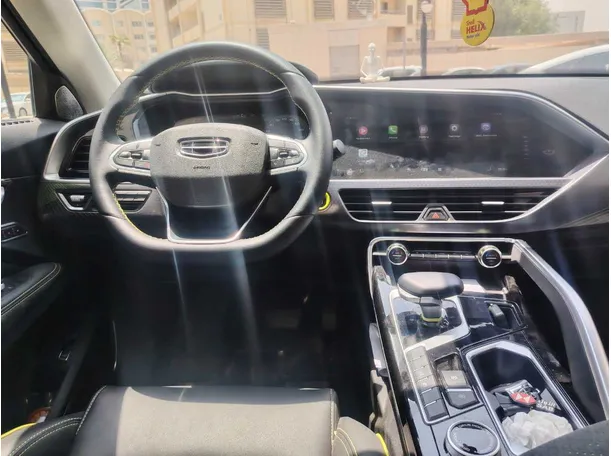 Car image 19