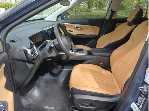Car image 9
