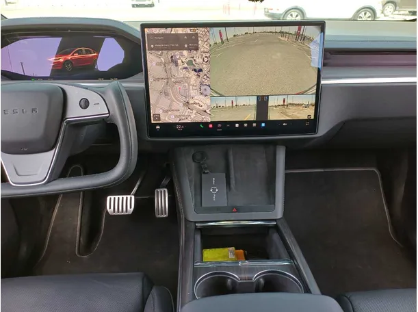 Car image 18