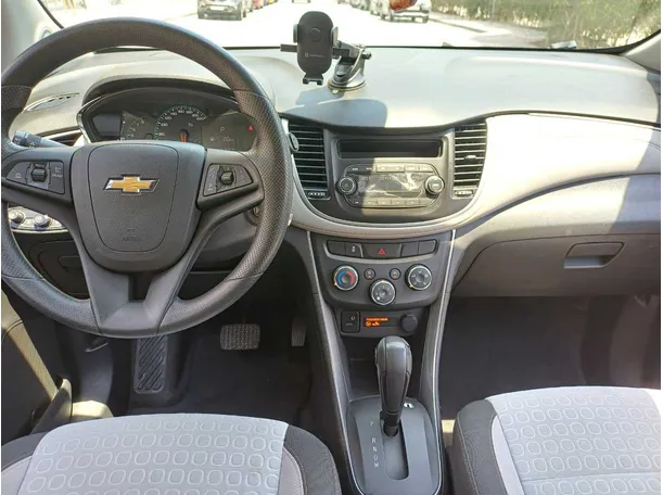 Car image 16