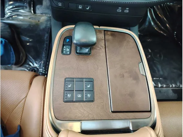 Car image 24