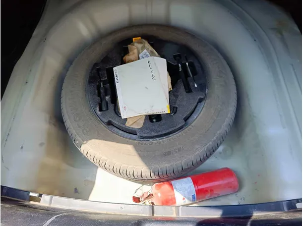Car image 29