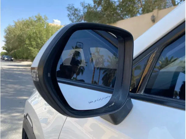 Car image 24