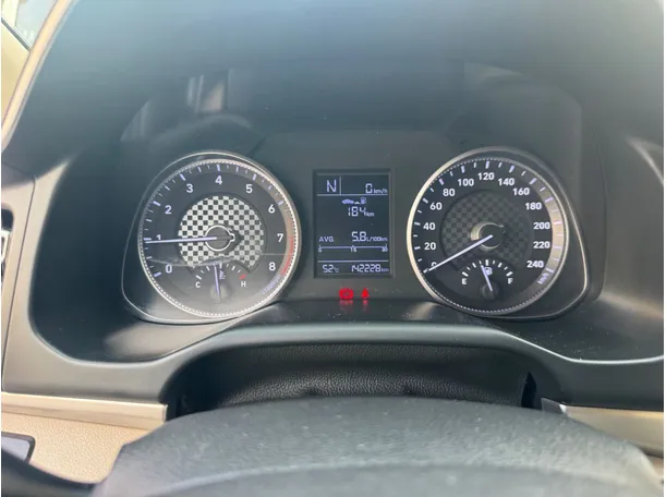 Car image 19