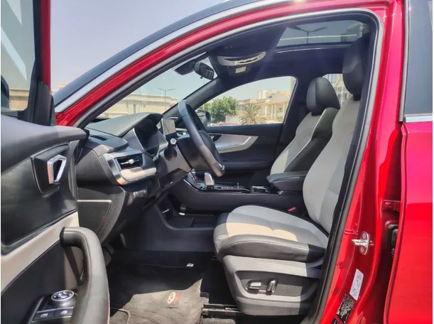 Car image 13