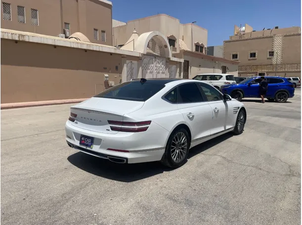 Car image 5