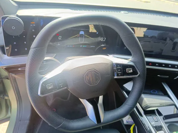Car image 24
