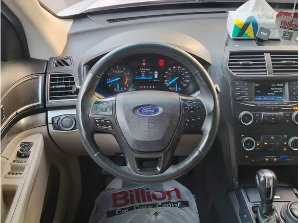 Car image 24