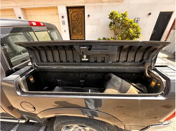 Car image 28