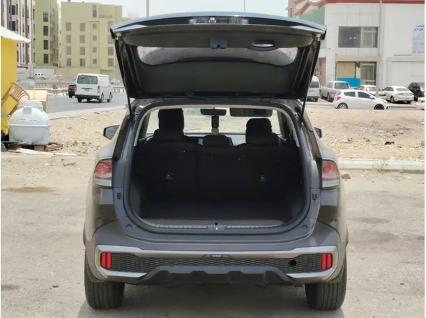 Car image 23