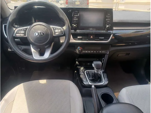 Car image 16