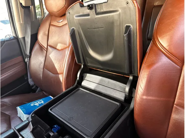 Car image 25