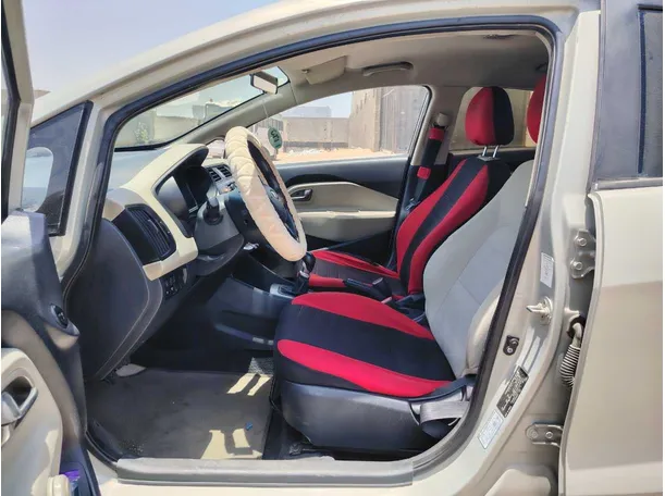 Car image 13