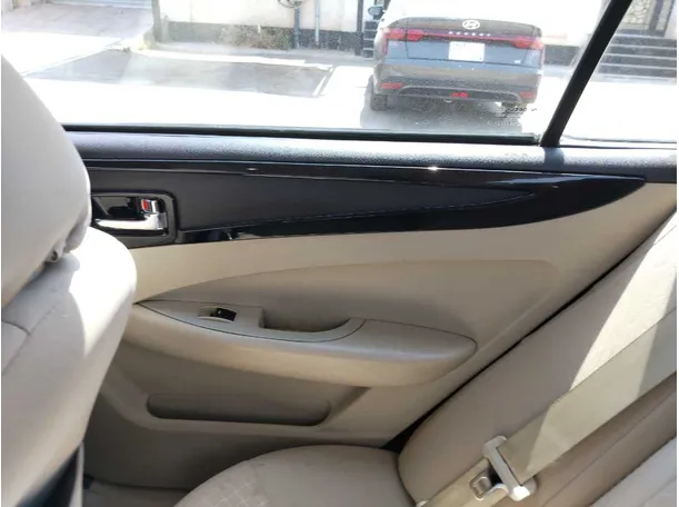 Car image 30