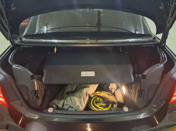 Car image 16