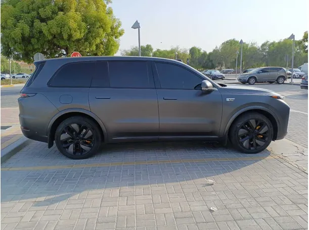 Car image 8