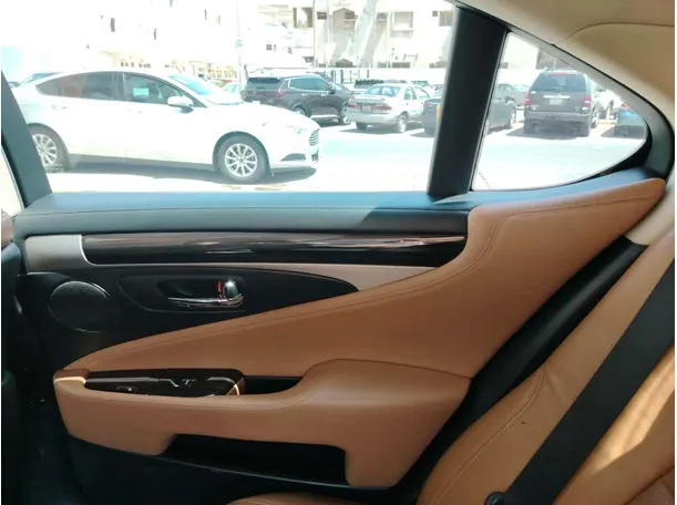 Car image 40