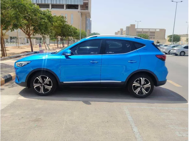 Car image 8