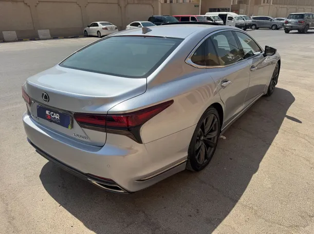 Car image 5