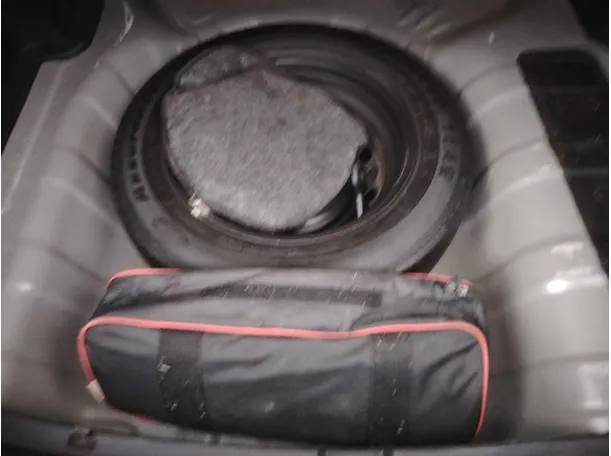 Car image 27
