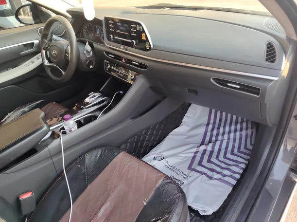 Car image 14