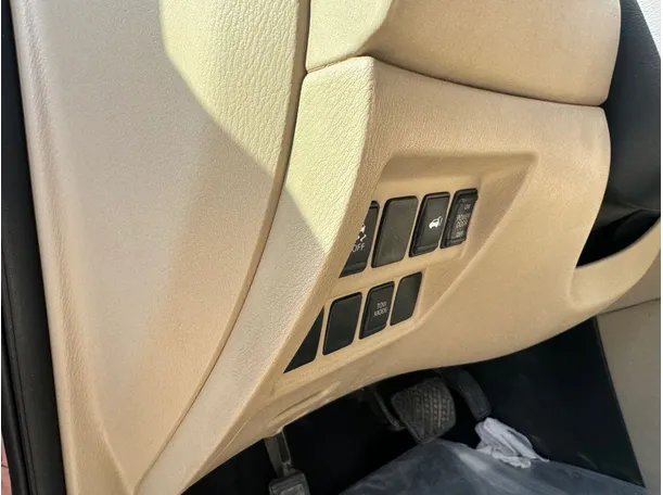 Car image 26