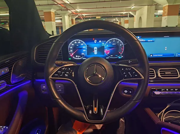 Car image 19