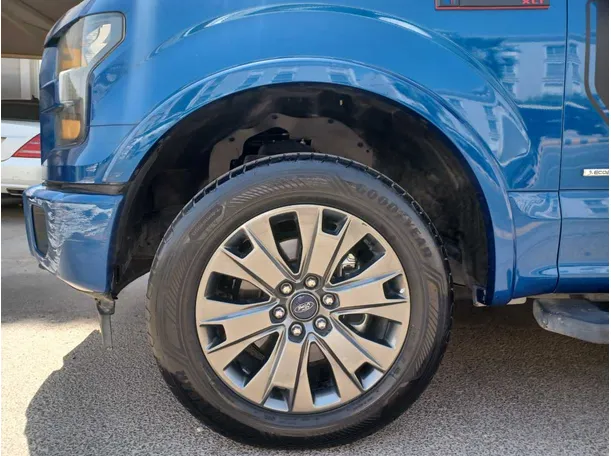 Car image 9