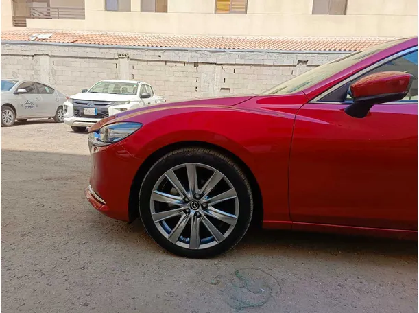 Car image 9