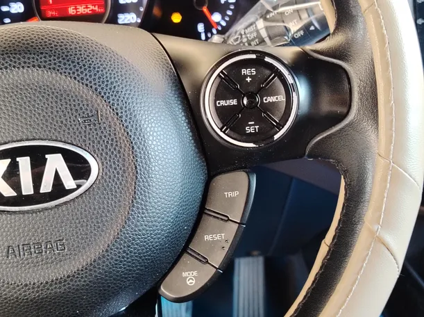 Car image 25