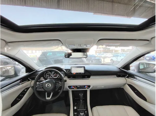 Car image 17