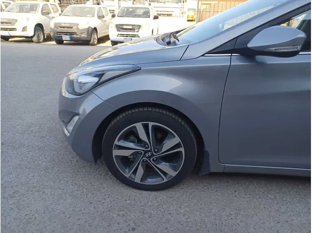 Car image 9