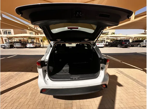 Car image 22