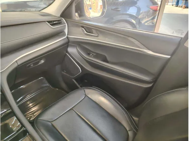 Car image 36