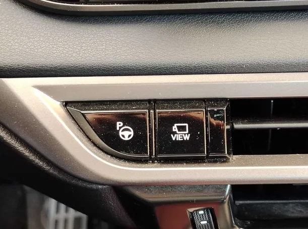 Car image 32