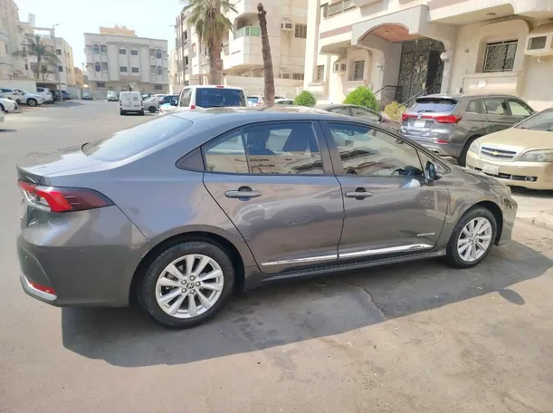 Car image 4