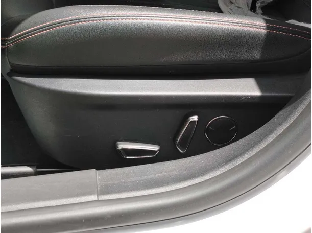 Car image 32