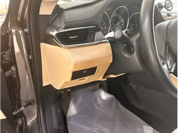 Car image 25
