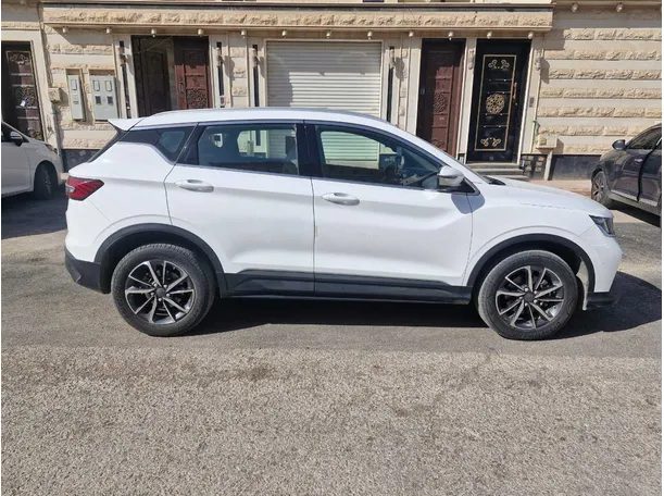 Car image 4