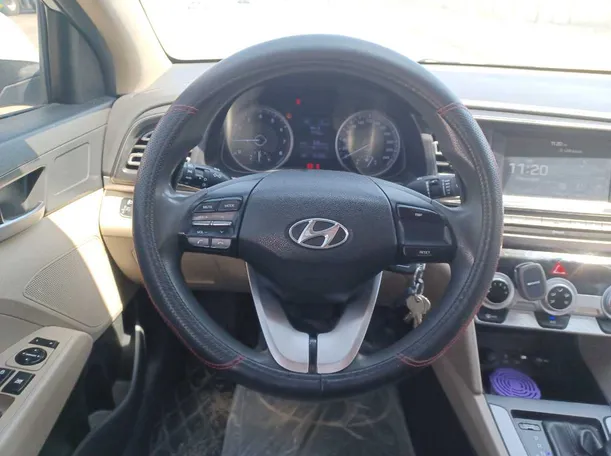 Car image 17