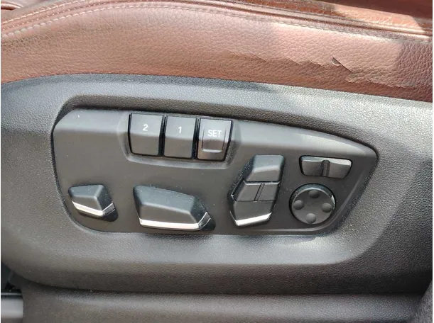 Car image 29