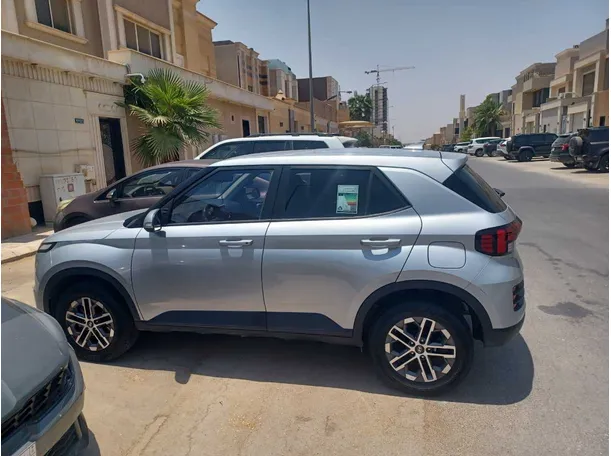Car image 8